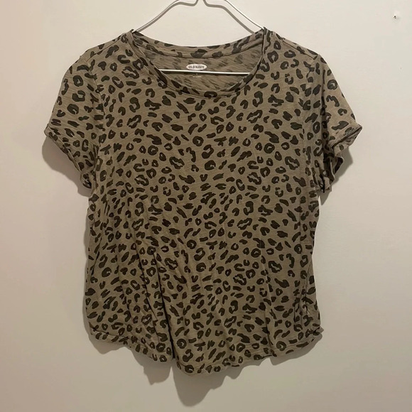 Old Navy Tops - Green Cheetah Old Navy Everywhere Tee